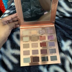 ICONIC London Brown and Purple Eyeshadow Palette